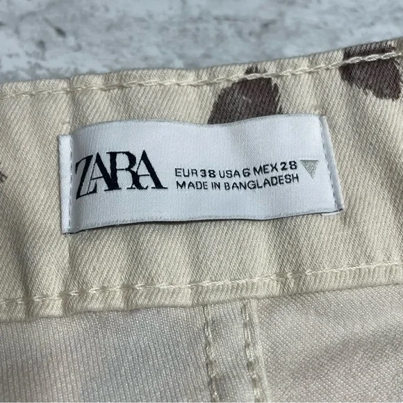 Zara Cow Print High-Rise Jeans Pants. Flared bootcut. Size 6. Stained hems legs - Picture 2 of 11